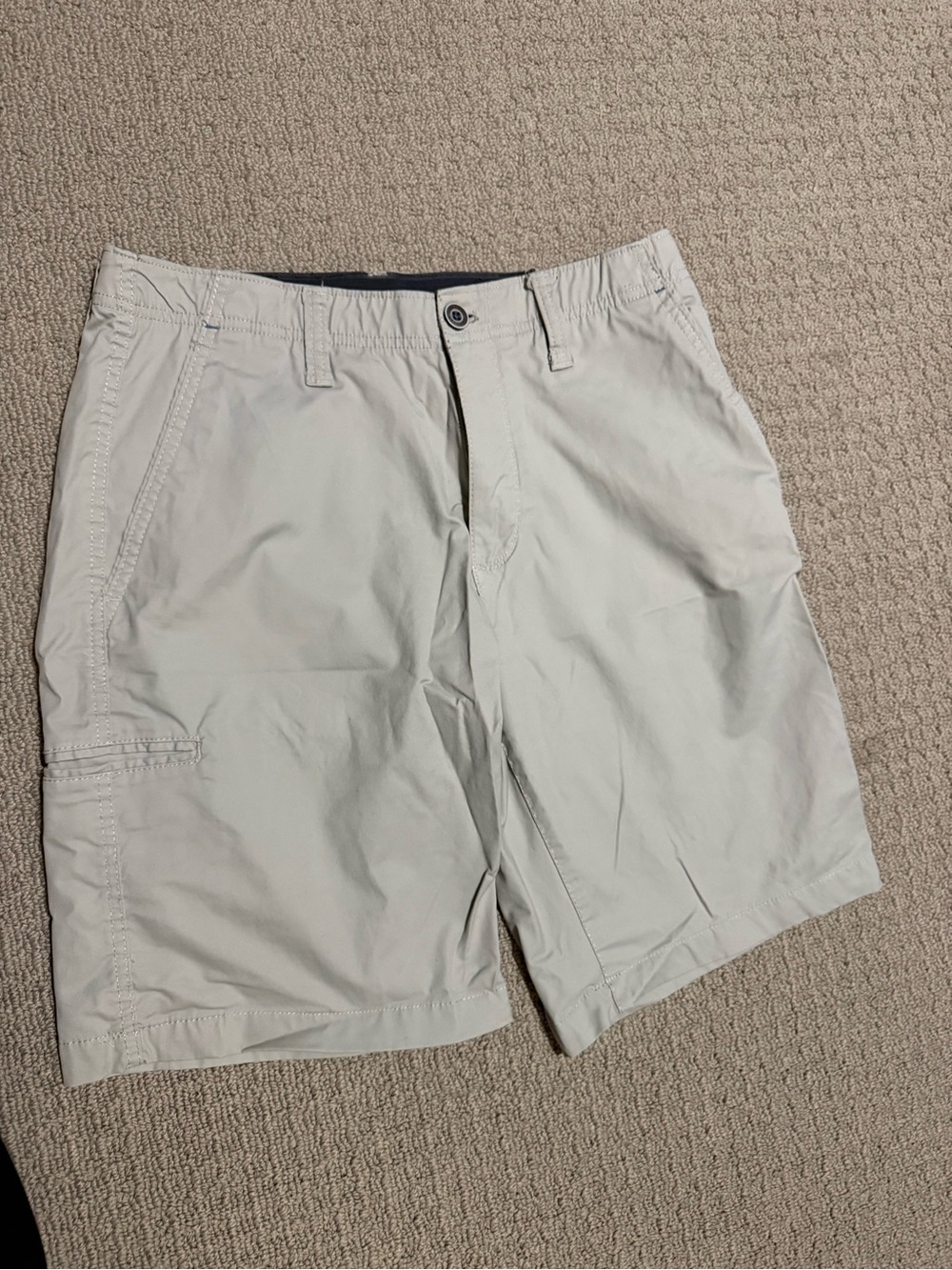 English Laundry Men's Cargo Shorts in Light Gray